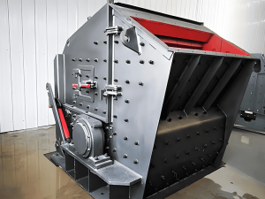 反擊式破碎機(jī)完美破碎膨潤(rùn)土礦山