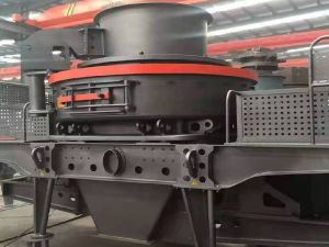 立式?jīng)_擊破碎機怎么樣？怎么解決出分粉高的問題？