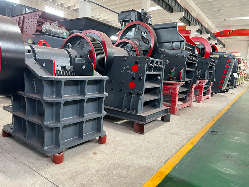 時(shí)產(chǎn)量500-1000噸的碎石生產(chǎn)線設(shè)備配置 2 颚式破碎机