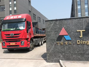 LSX920螺旋洗砂機與PE250X400鄂式破碎機發(fā)往上海浦東